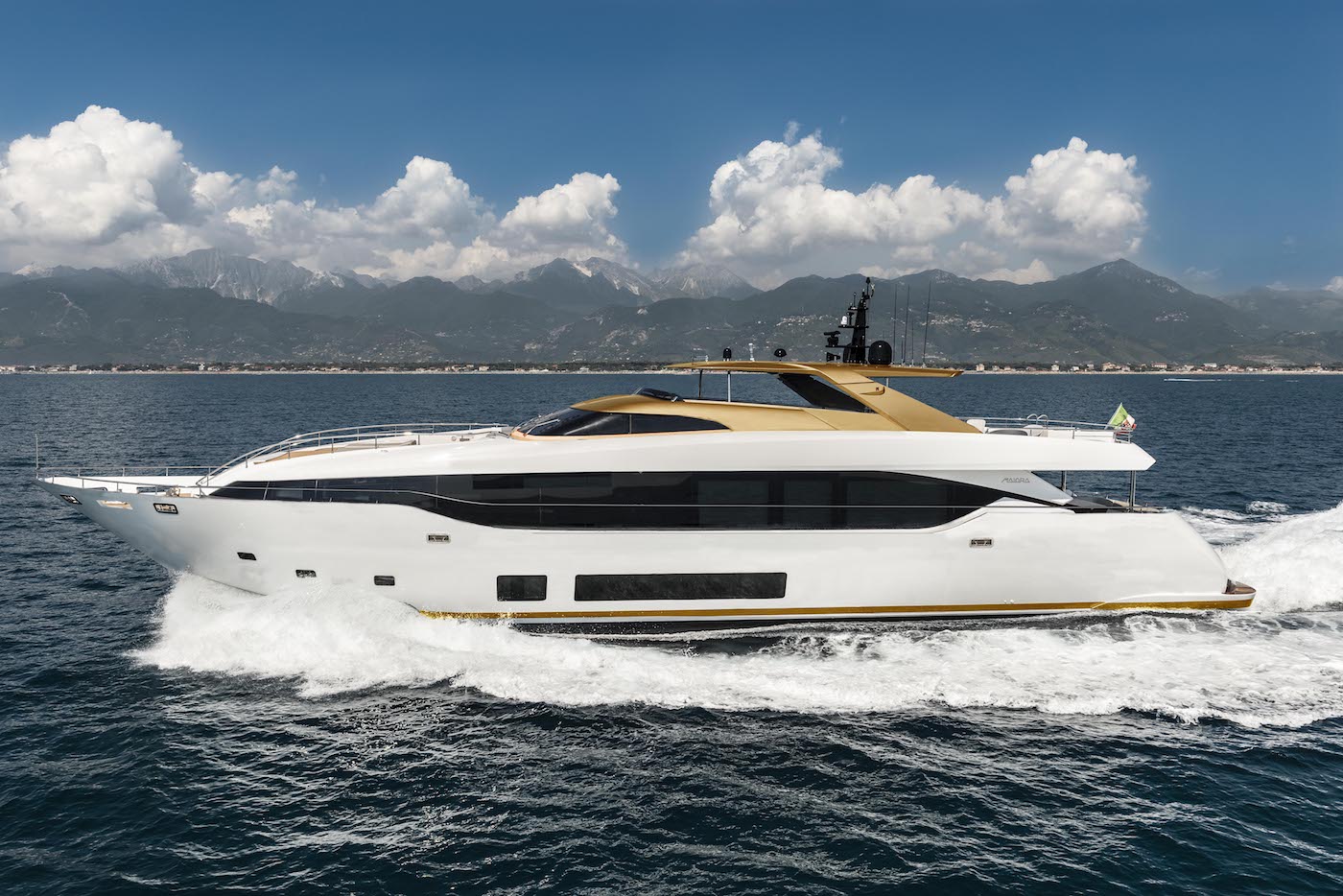 Nuevo MAIORA M30 en el “Versilia Yachting Rendezvous”