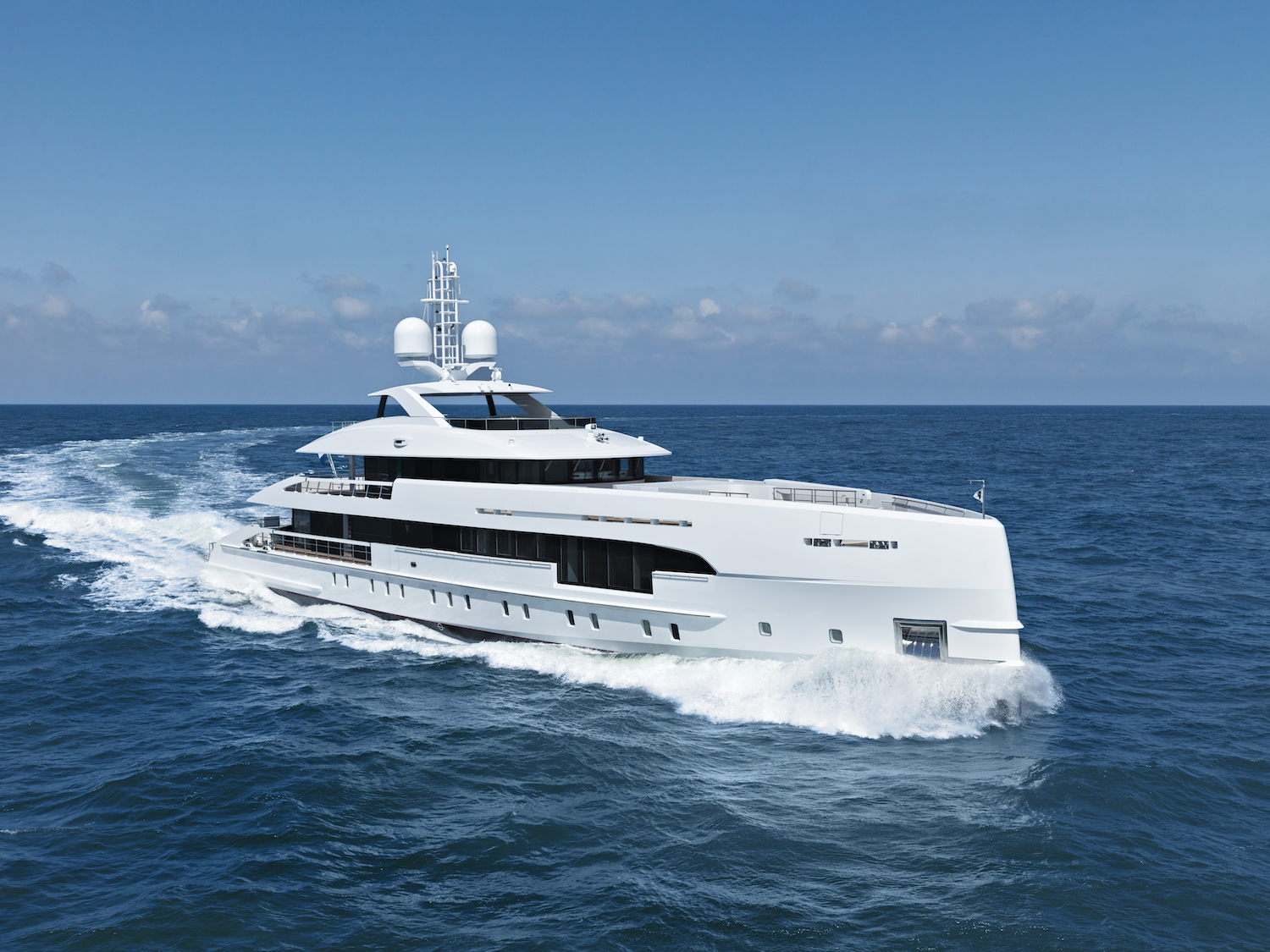 Superyate ELA de HEESEN de 50 metros de eslora en el Mediterráneo Occidental
