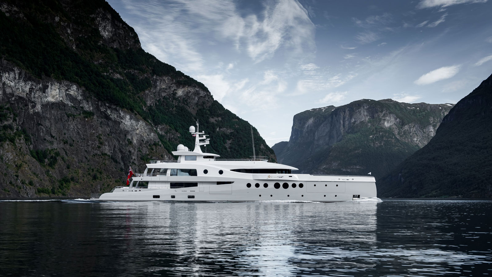 Nuevo superyate de lujo STARDUST de 62,5 metros de eslora