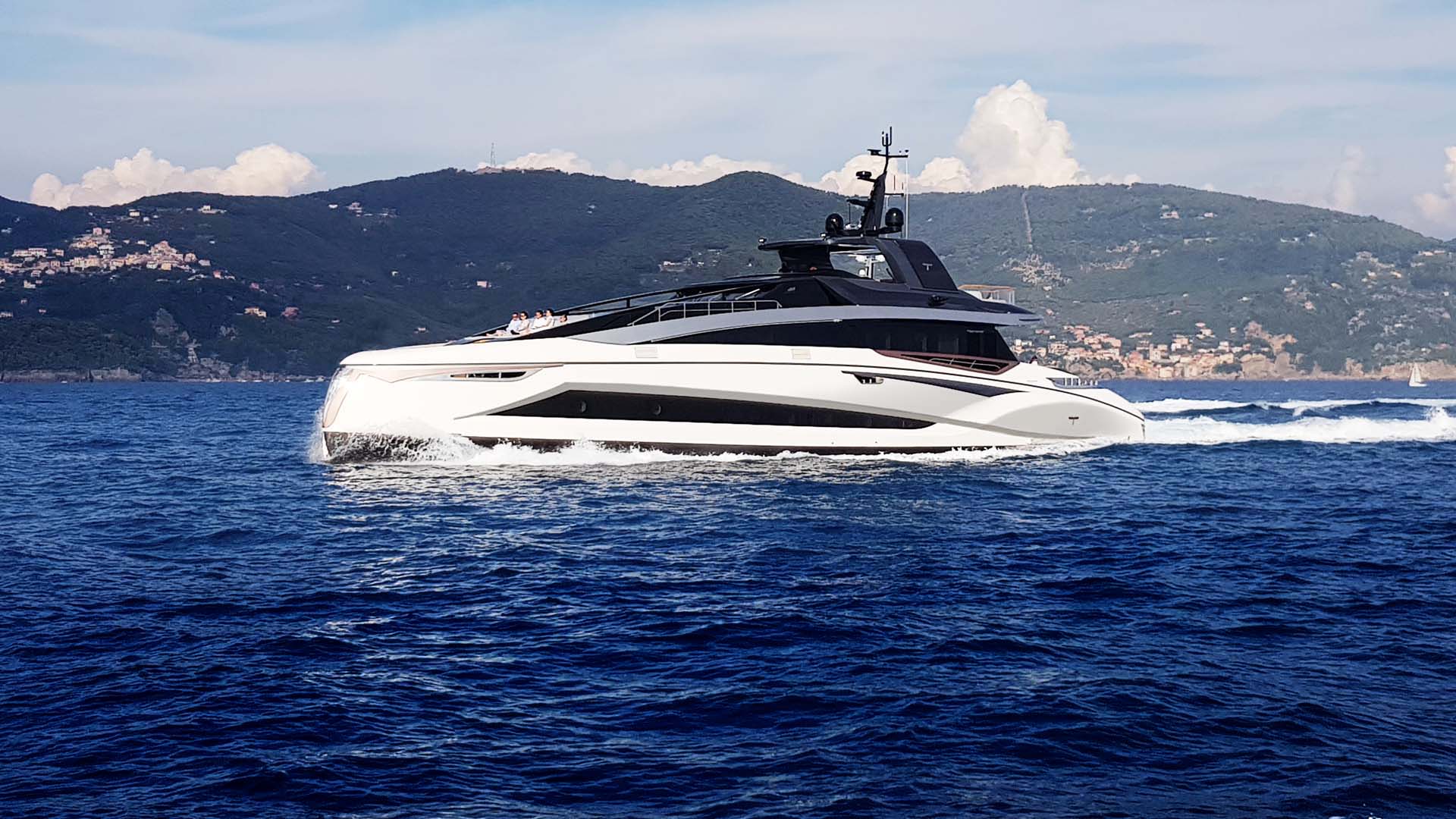 TECNOMAR construye el cuarto superyate de lujo EVO 120